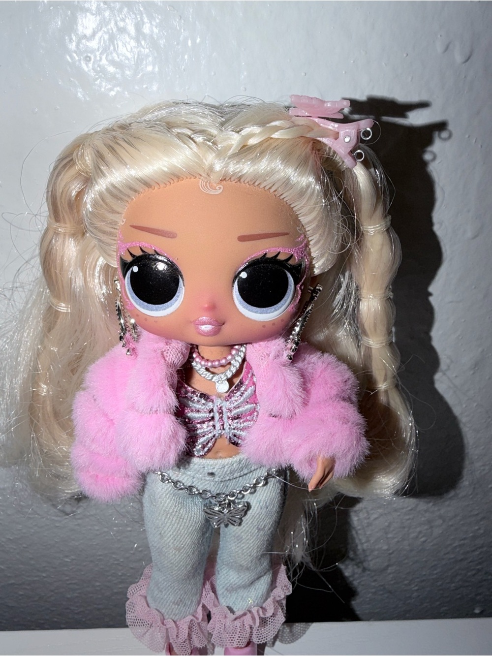 L.O.L. Surprise! Blonde Doll with Pink Faux-Fur Jacket and Hair Clips